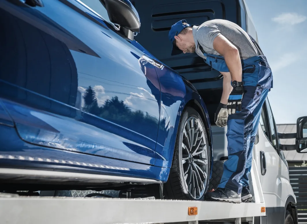 Hamilton local tow truck loading vehicle